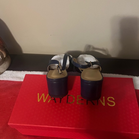 Elegant Navy Blue Slingback Block Heels - Picture 4 of 7